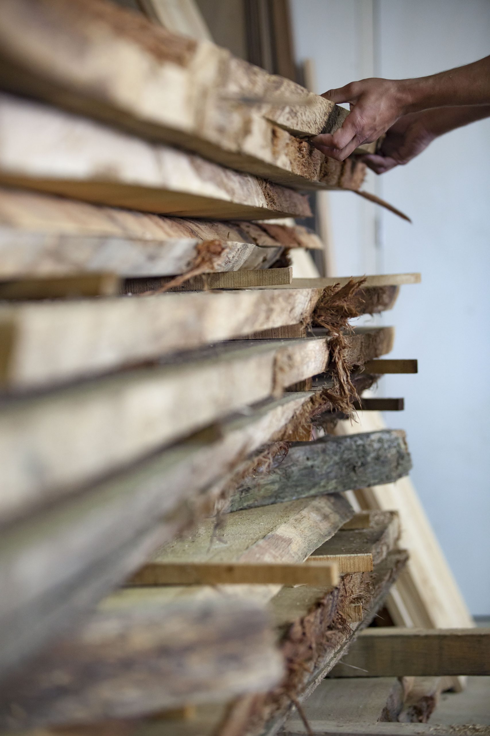 Atelier Auneau - Billes de bois sur tasseaux